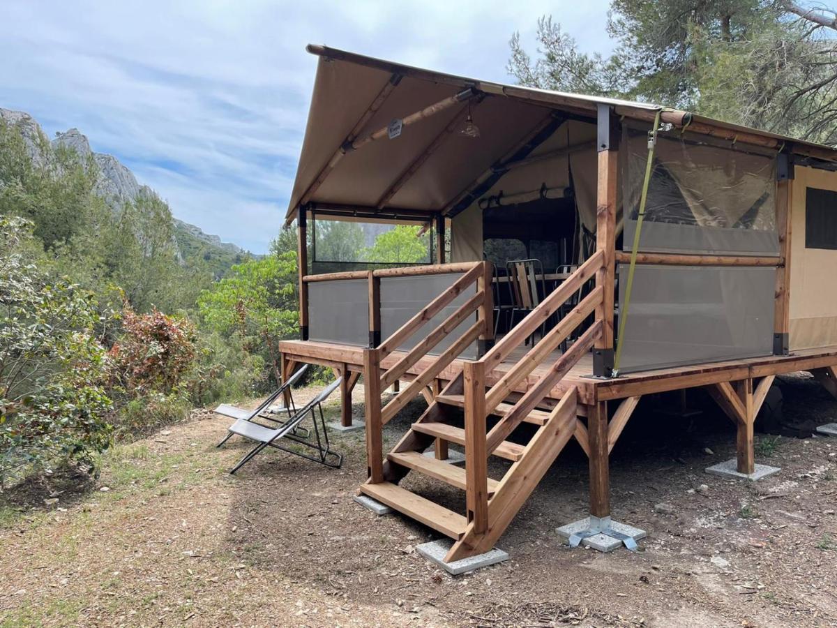 Camping De La Vallee Heureuse Orgon Exterior foto