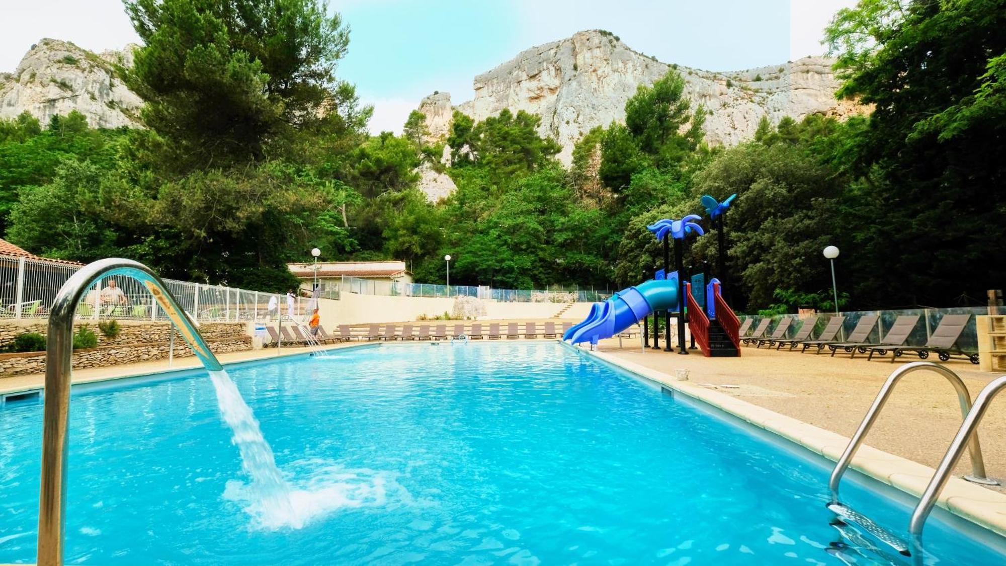 Camping De La Vallee Heureuse Orgon Exterior foto