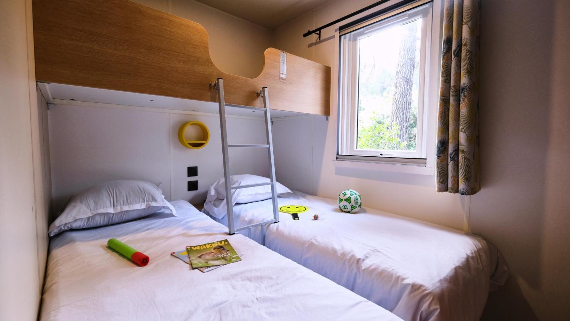 Camping De La Vallee Heureuse Orgon Exterior foto