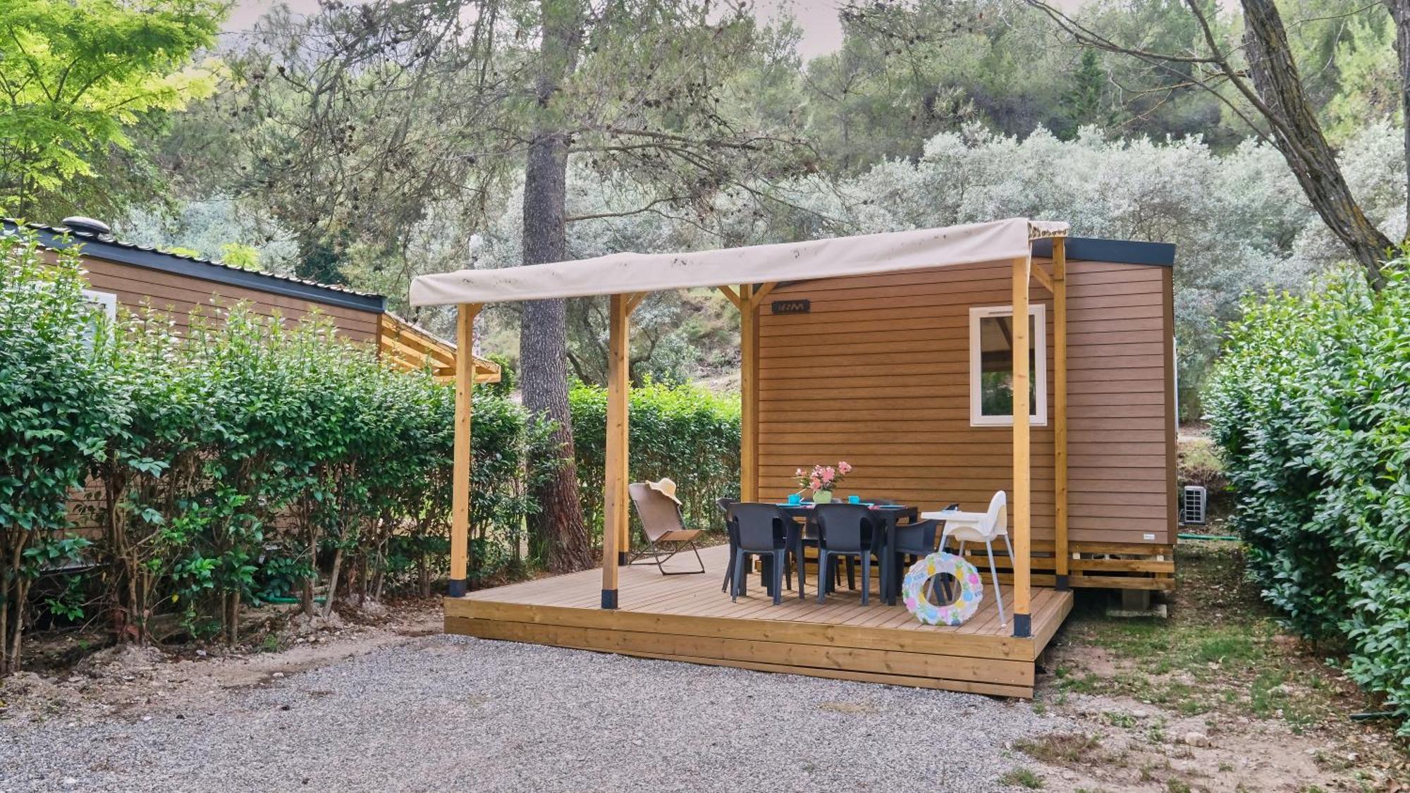 Camping De La Vallee Heureuse Orgon Exterior foto