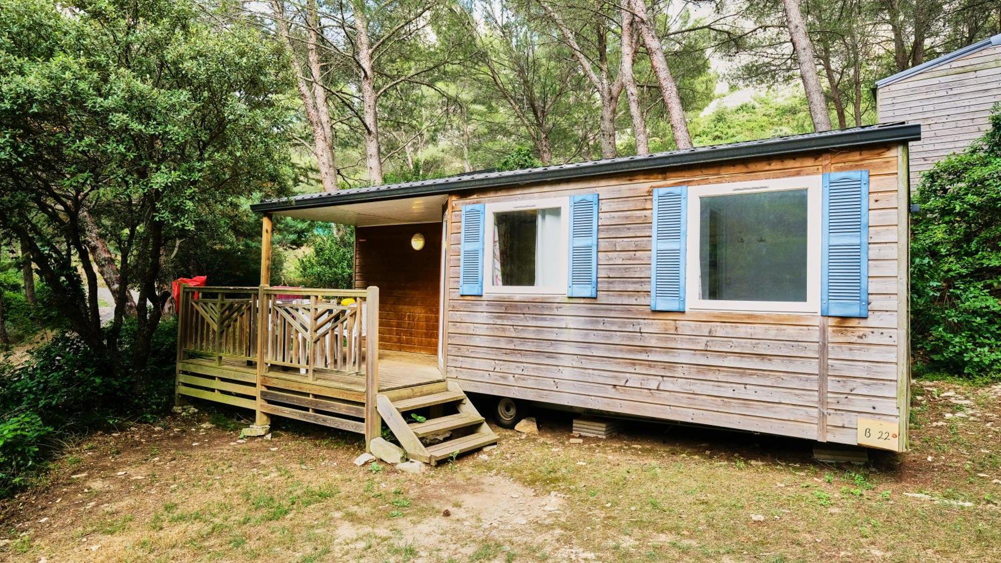 Camping De La Vallee Heureuse Orgon Exterior foto